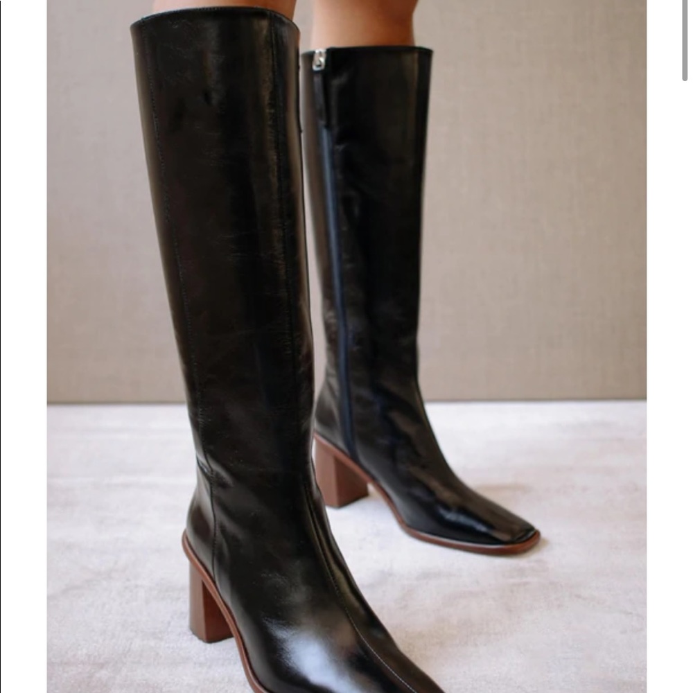 Alohas ‘East Black’ Sustainable Boots. Knee high boots with a square toe. Size 5